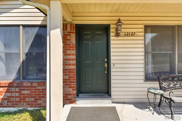 12127 Josephine Marie DR, Maryland Heights, MO 63043