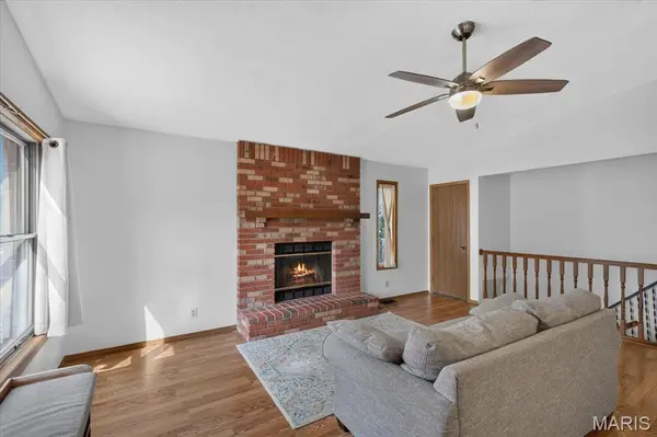 12127 Josephine Marie DR, Maryland Heights, MO 63043