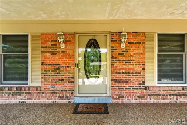 468 Falaise DR, Creve Coeur, MO 63141