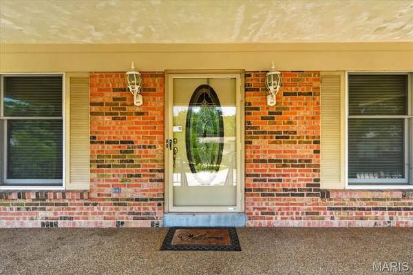 468 Falaise DR, Creve Coeur, MO 63141