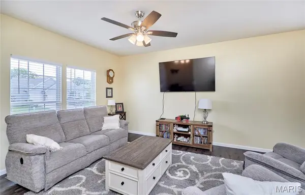 212 Barrington Ridge LN, Wentzville, MO 63385