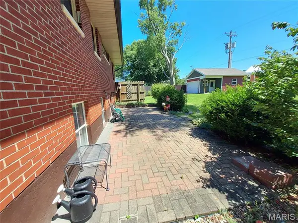 606 N Hena ST, Greenville, IL 62246