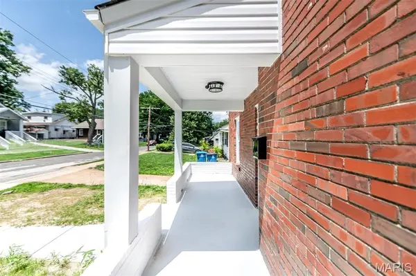 2412 Wallis AVE, Overland, MO 63114