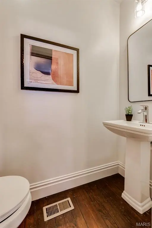 2739 Utah ST, St Louis, MO 63118
