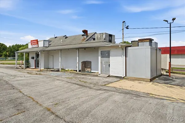 940 Carlyle AVE, Belleville, IL 62221