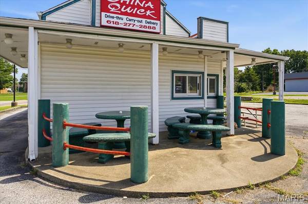 940 Carlyle AVE, Belleville, IL 62221