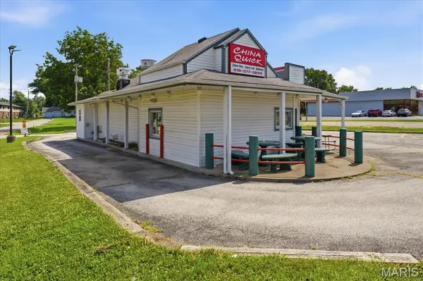 940 Carlyle AVE, Belleville, IL 62221