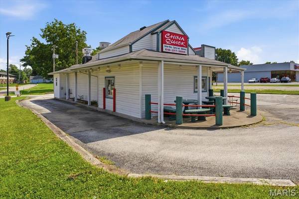 940 Carlyle AVE, Belleville, IL 62221