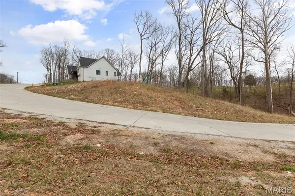 126 Summer Grace LN, St Charles, MO 63304