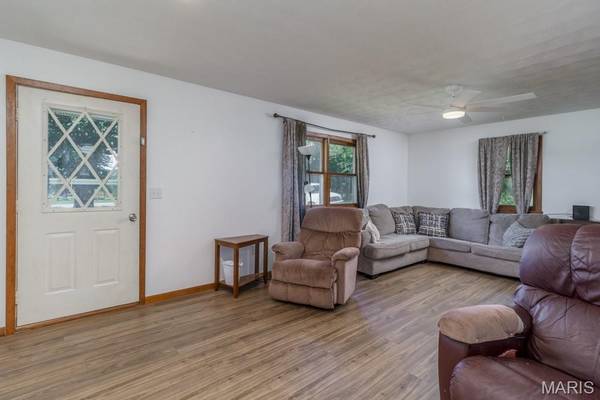 23128 Highway 32, Lebanon, MO 65536