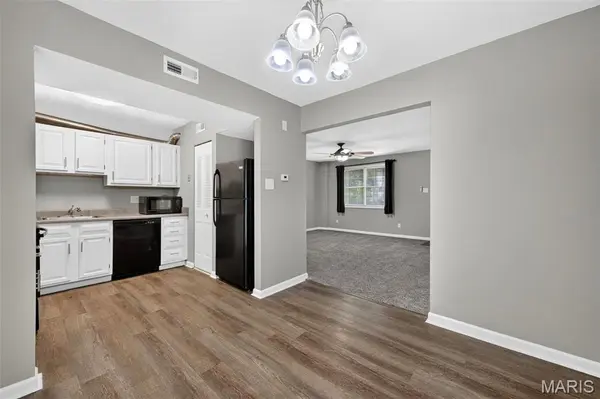 1767 High School DR, Brentwood, MO 63144