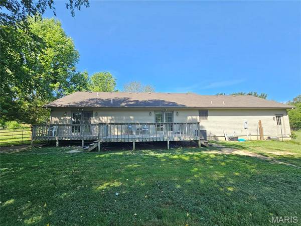31050 Oak Ridge DR, Lebanon, MO 65536