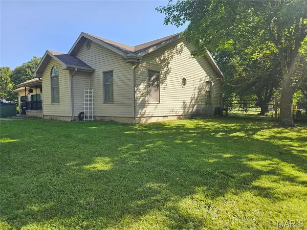 31050 Oak Ridge DR, Lebanon, MO 65536