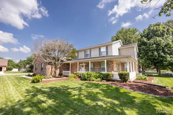 310 Meadowlark LN, Belleville, IL 62220