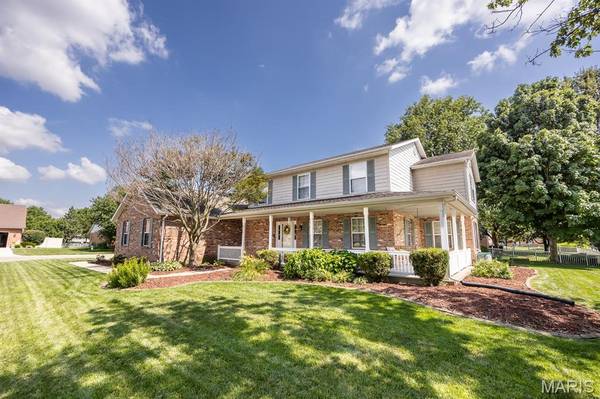 310 Meadowlark LN, Belleville, IL 62220