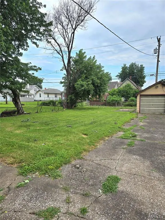 2327 E 25th ST, Granite City, IL 62040