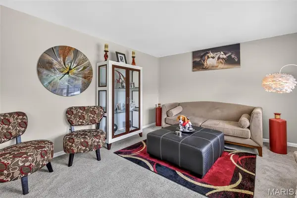 2565 Narraganset DR, Florissant, MO 63033