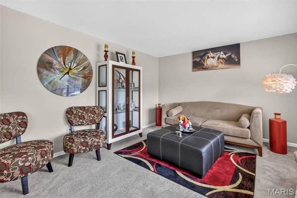 2565 Narraganset DR, Florissant, MO 63033