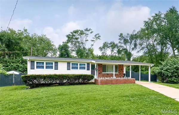 1800 Apple Blossom CT, Florissant, MO 63031