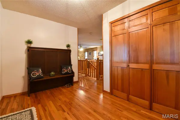 5557 Schuetz LN, Alhambra, IL 62001