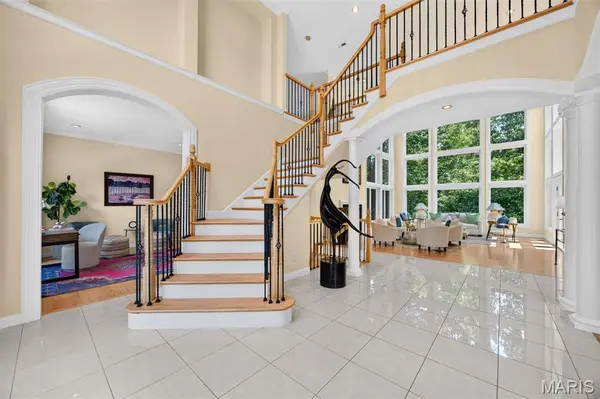 58 Chesterfield Lakes RD, Chesterfield, MO 63005