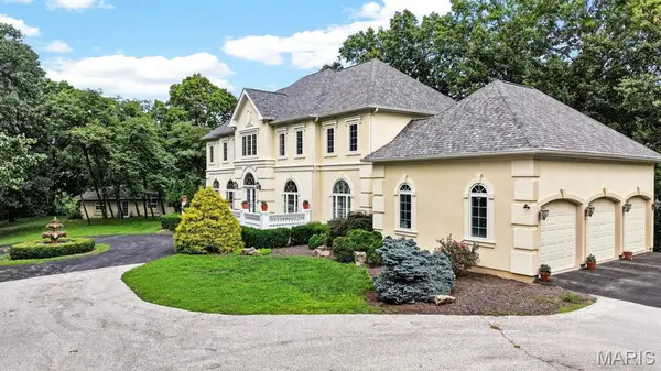 58 Chesterfield Lakes RD, Chesterfield, MO 63005