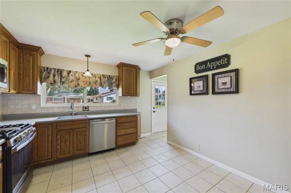 2395 Wedgwood DR, Florissant, MO 63033