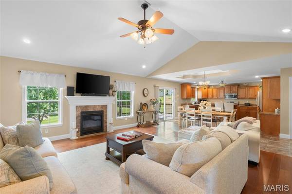 2362 Fire Crest CT, Washington, MO 63090