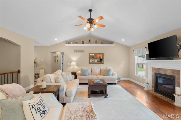 2362 Fire Crest CT, Washington, MO 63090