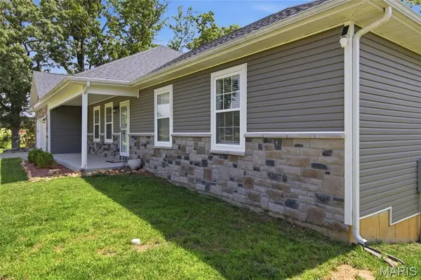 205 Zeigenbein RD, St Robert, MO 65584
