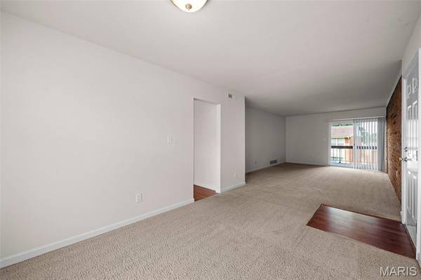 1934 Greenpoint DR #203, Kirkwood, MO 63122