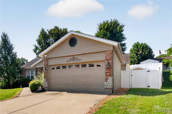 11 Eagle Chase CT, St Peters, MO 63376