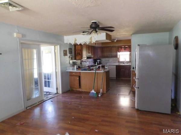 523 N Monroe ST, Kinmundy, IL 62854