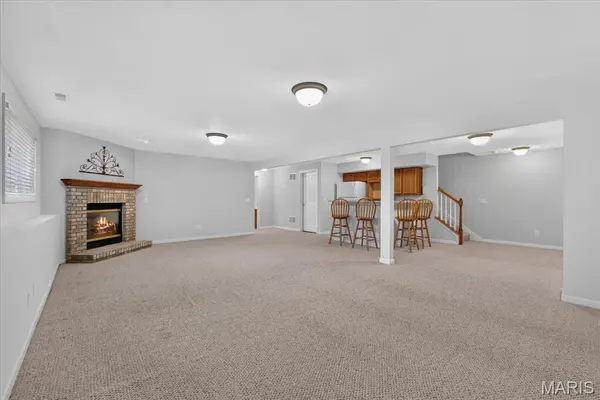 51 Huntgate DR #9A, St Peters, MO 63376