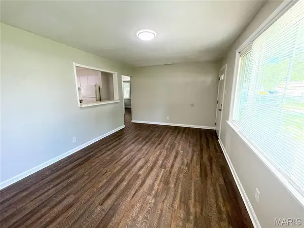 23 Mary Ann CT, Florissant, MO 63031