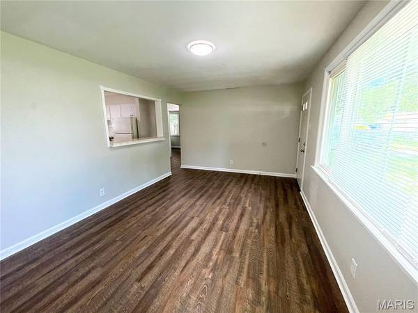 23 Mary Ann CT, Florissant, MO 63031
