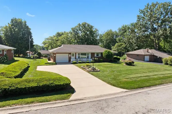 112 Crest Haven DR, Belleville, IL 62221