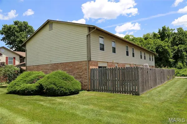 27 Park Charles BLVD #B, St Peters, MO 63376