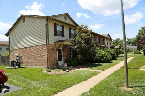27 Park Charles BLVD #B, St Peters, MO 63376