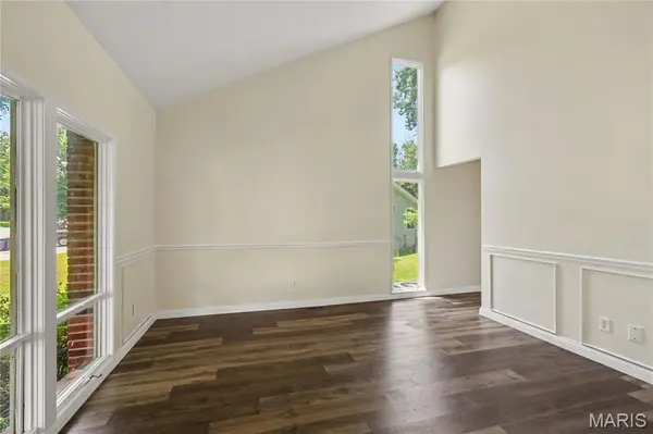 22 Normandy DR, Lake St Louis, MO 63367