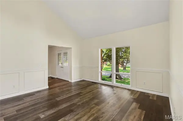 22 Normandy DR, Lake St Louis, MO 63367