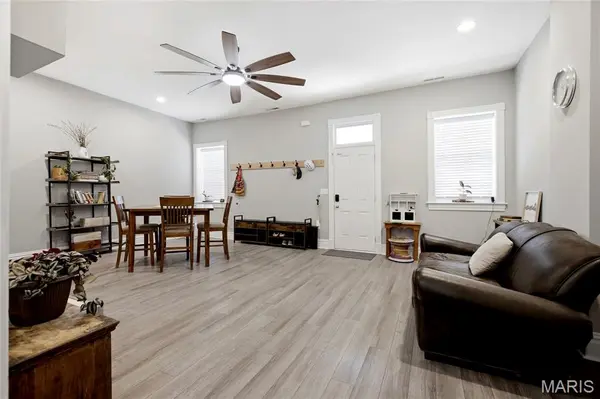2106 S 8th ST, St Louis, MO 63104