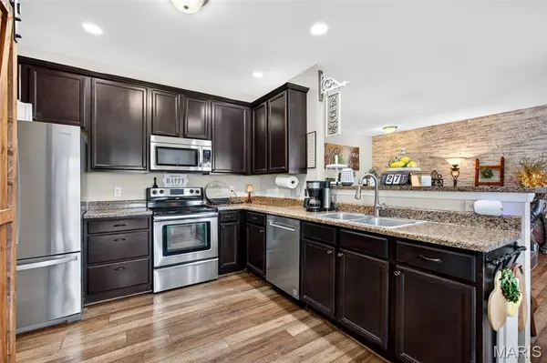 406 Country Stone DR, Lake St Louis, MO 63367