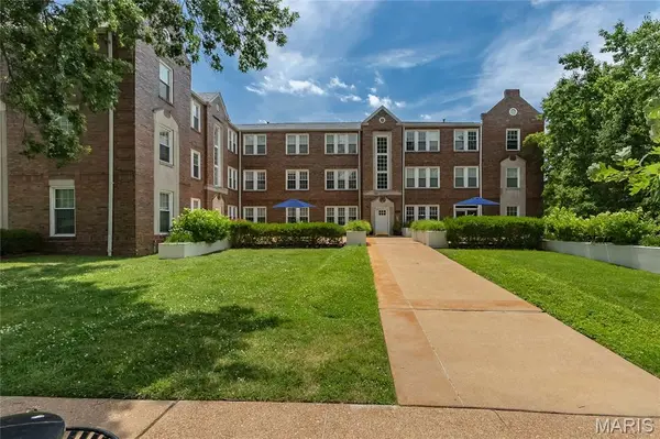 7564 Wydown BLVD #1B, St Louis, MO 63105
