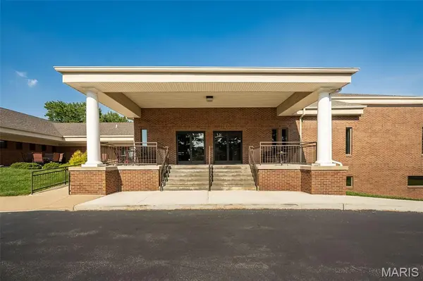 17550 Wildhorse Creek RD, Chesterfield, MO 63005
