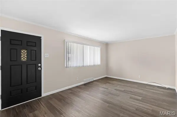 1695 Marshall CT, Florissant, MO 63031