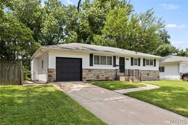 1695 Marshall CT, Florissant, MO 63031
