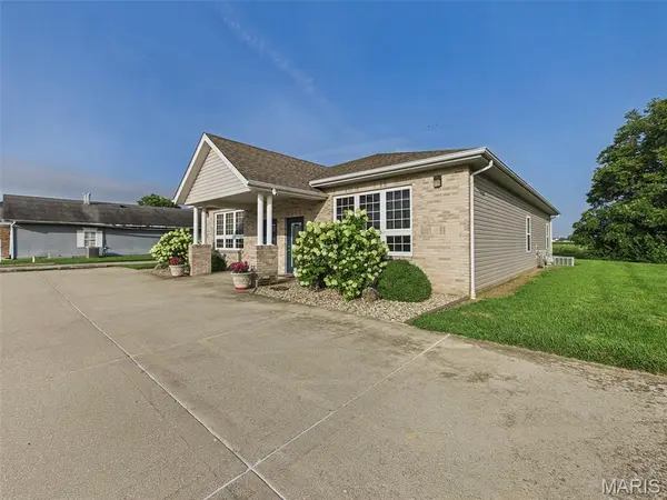 328 Bargraves BLVD, Troy, IL 62294