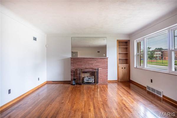5479 Clifton AVE, St Louis, MO 63109