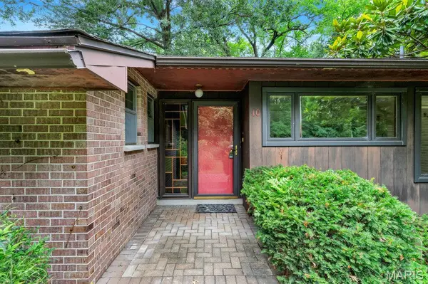 10 Sassafras MNR, Ferguson, MO 63135
